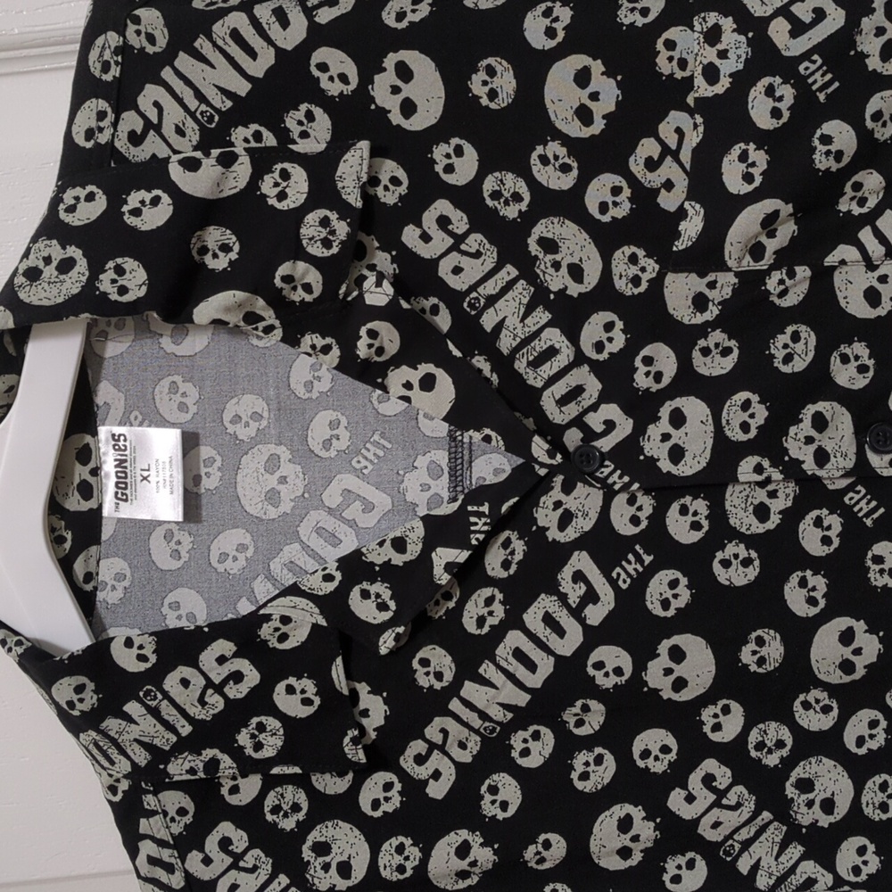 Men's Goonies Button Down Shirt Size XL